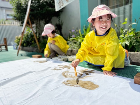 自然赠与我们的…… ——东湖幼儿园户外科探游戏观摩研讨活动