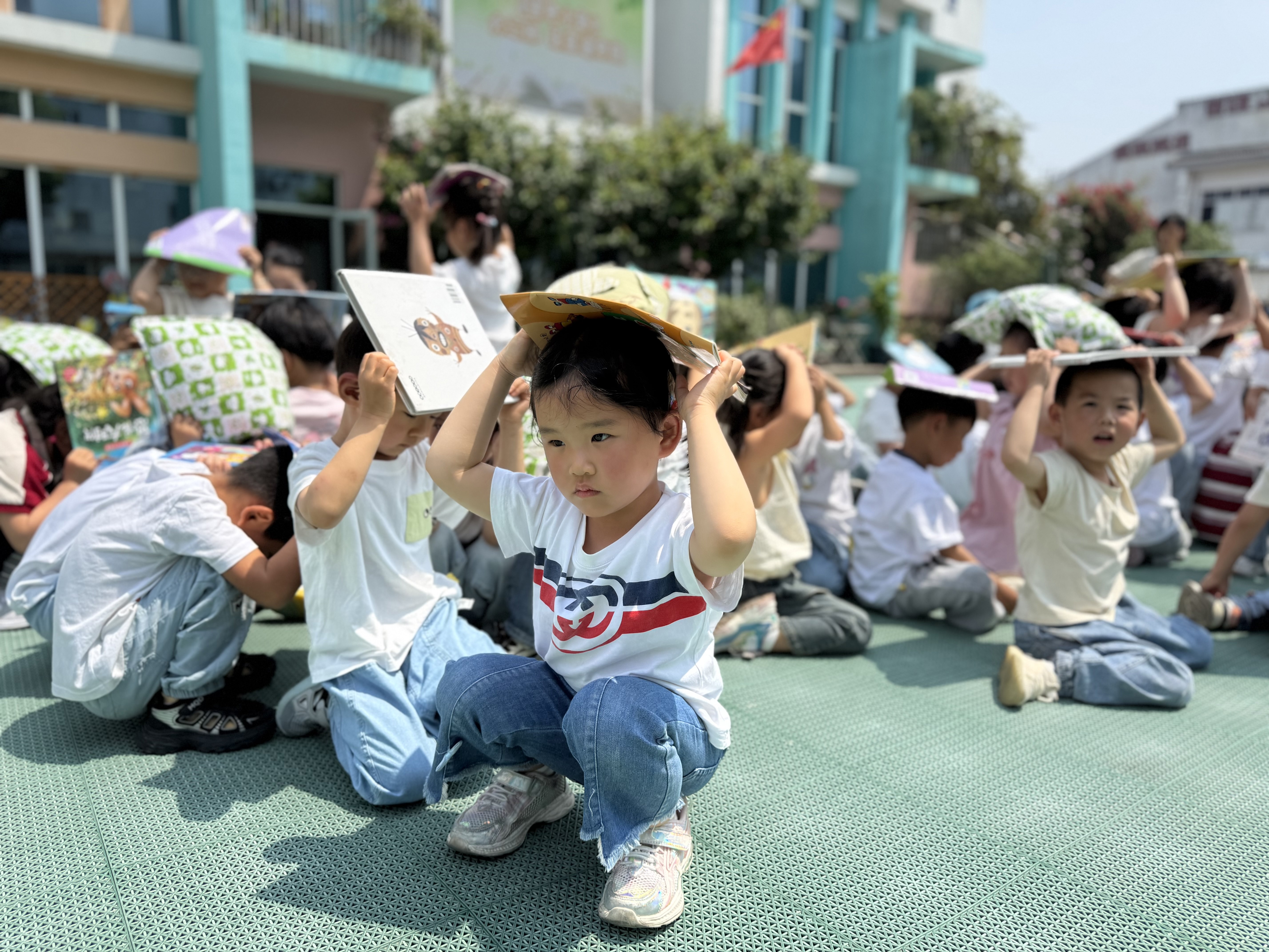 筑牢安全防线 守护幼儿成长 ——吴中区东湖幼儿园地震应急疏散演练活动简讯